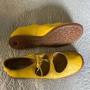 Camper yellow leather size 10 flats